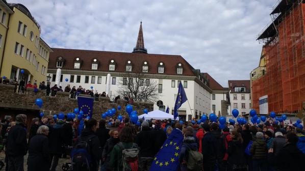 JEF Freiburg: Pulse of Europe - Zeichen setzen für die Zukunft Europas - Freiburg