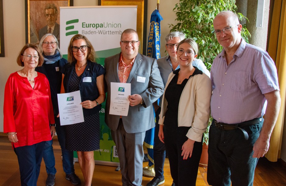 Foto: Werner Henn [von links nach rechts: E. Gebhardt (MdEP a.D. u. Landesvorstizende), Dr. K. Distler (Vorstandsmitglied), C. Dunkelberg (ehemalige Kreisvorsitzende), R. Wichels (Schatzmeister), G. Kroschel (Kreisvorsitzender), C. Kopf (MdB) u. F. Schmid